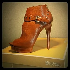 MICHAEL KORS. Heels